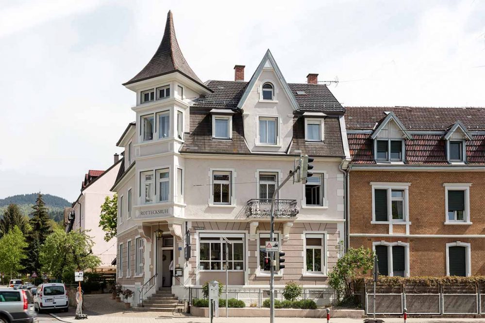 fassadenarbeiten-privathaus-01 Frisch renovierte Fassade, Denkmalschutz